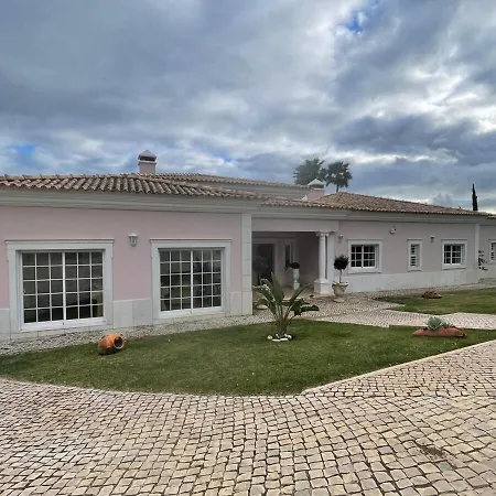 בית נופש Moradia Luxo *