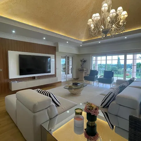 בית נופש Moradia Luxo *